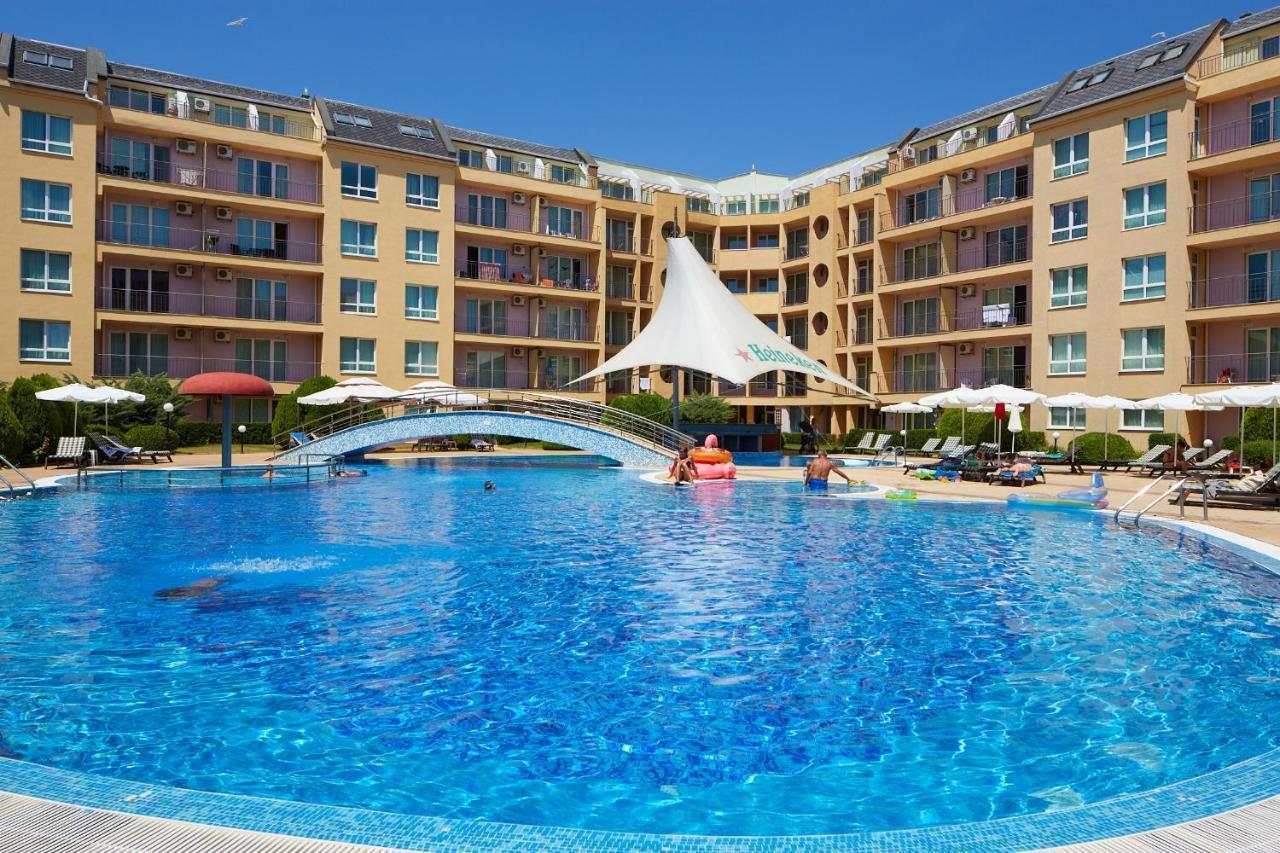 Pollo Resort Pantai Sunny Bagian luar foto