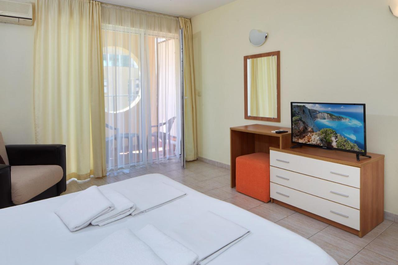 Pollo Resort Pantai Sunny Bagian luar foto