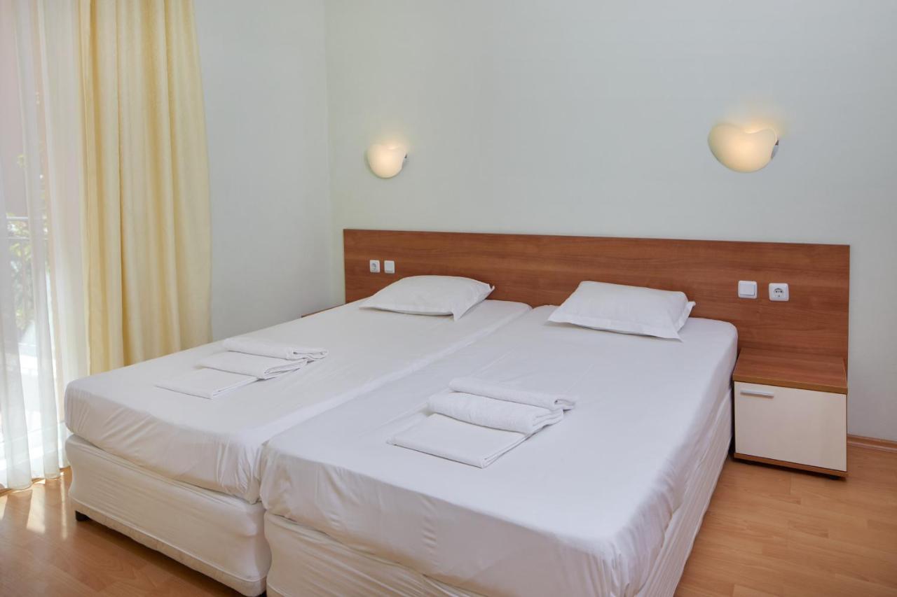 Pollo Resort Pantai Sunny Bagian luar foto