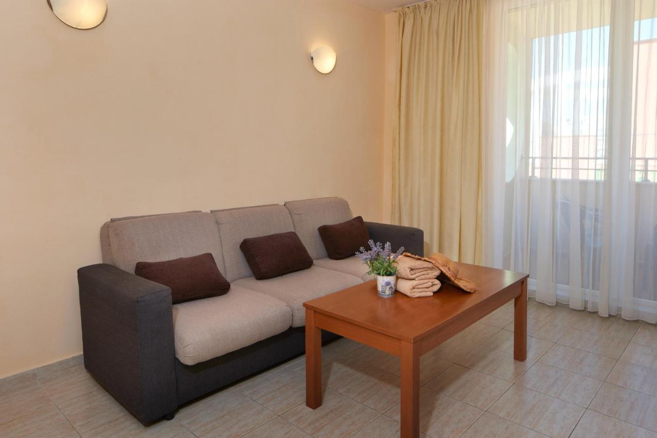 Pollo Resort Pantai Sunny Bagian luar foto
