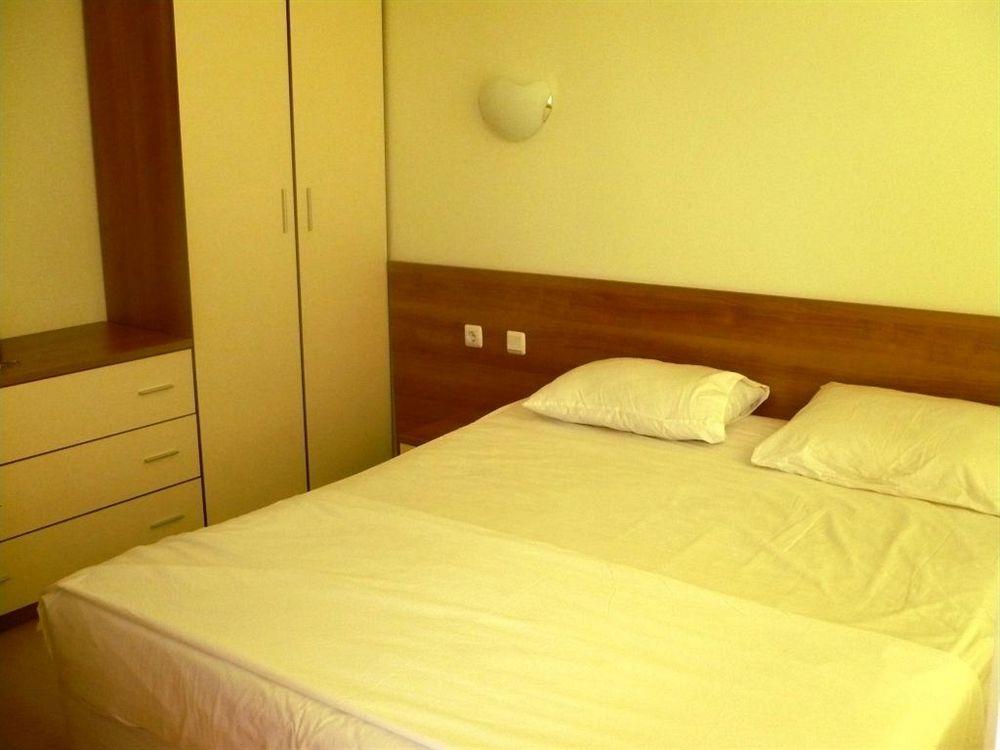 Pollo Resort Pantai Sunny Bagian luar foto