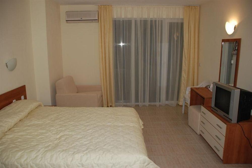 Pollo Resort Pantai Sunny Bagian luar foto