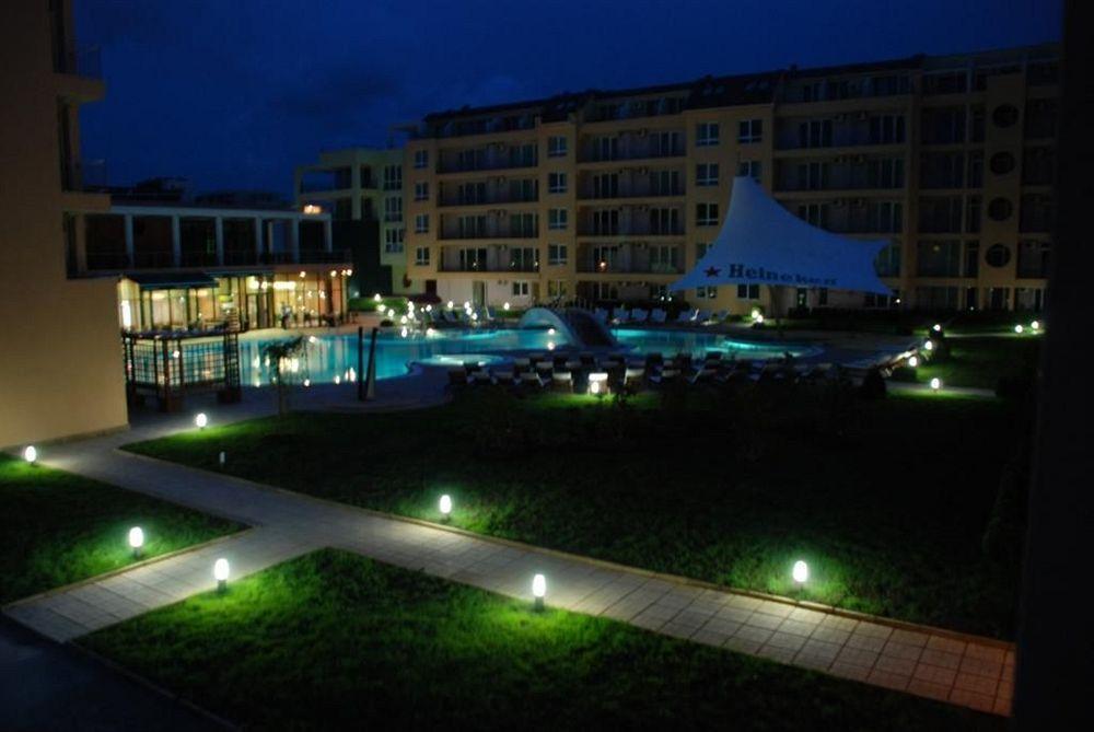 Pollo Resort Pantai Sunny Bagian luar foto
