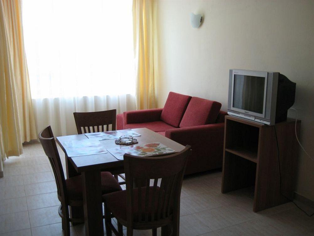 Pollo Resort Pantai Sunny Bagian luar foto