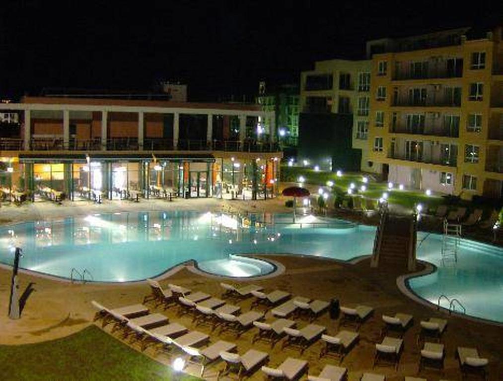 Pollo Resort Pantai Sunny Bagian luar foto