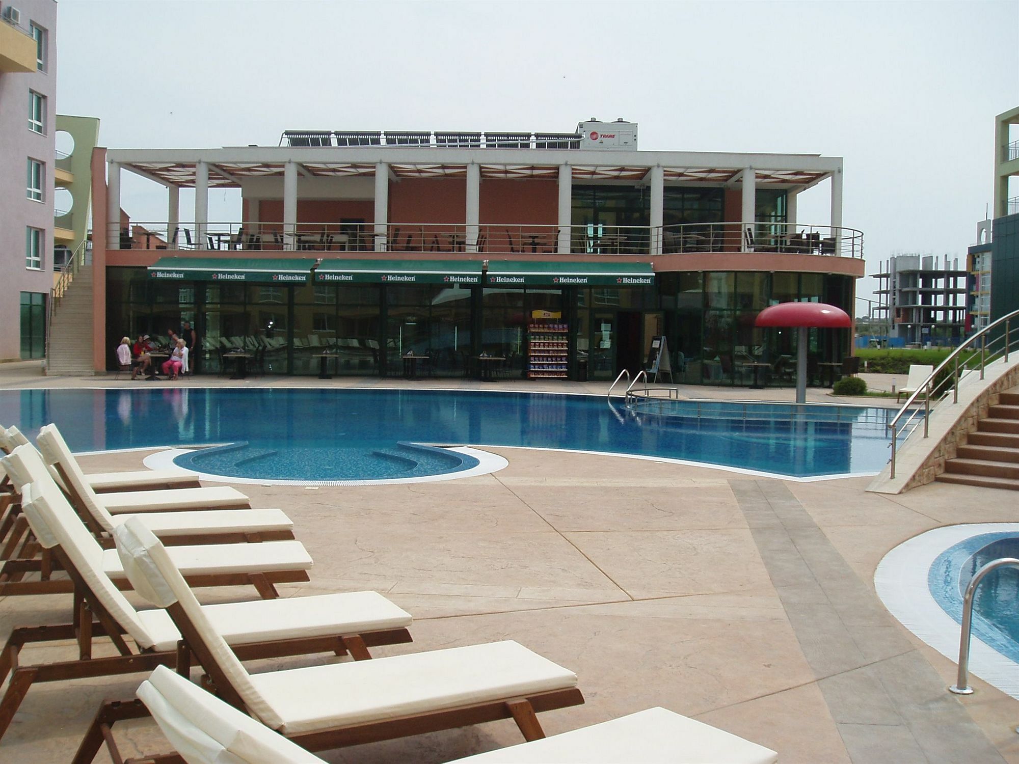 Pollo Resort Pantai Sunny Bagian luar foto